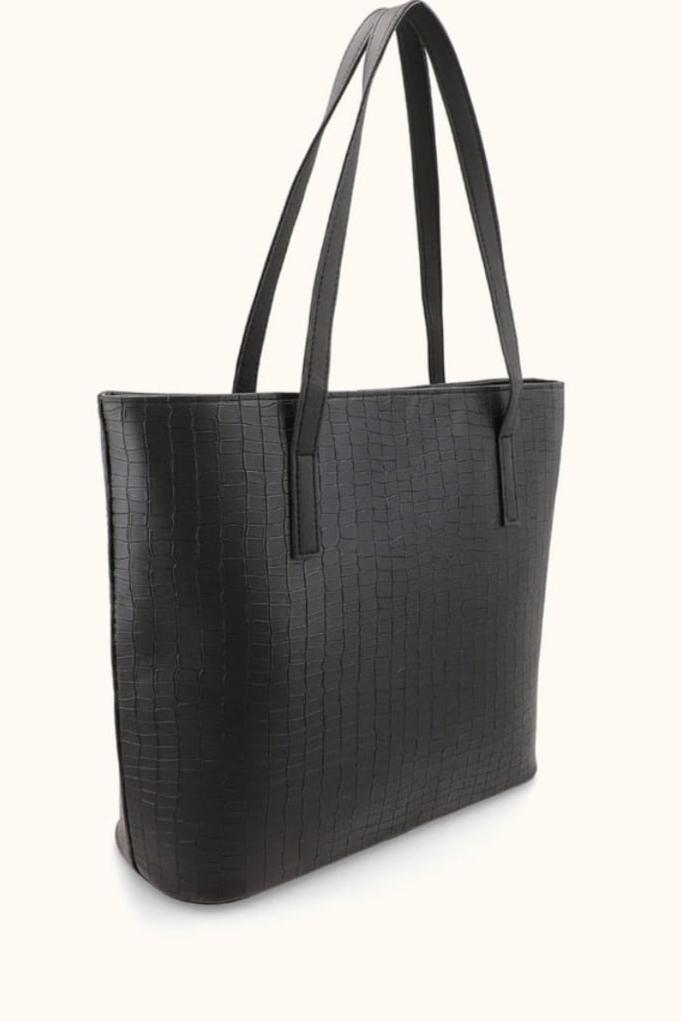 black tote bag
